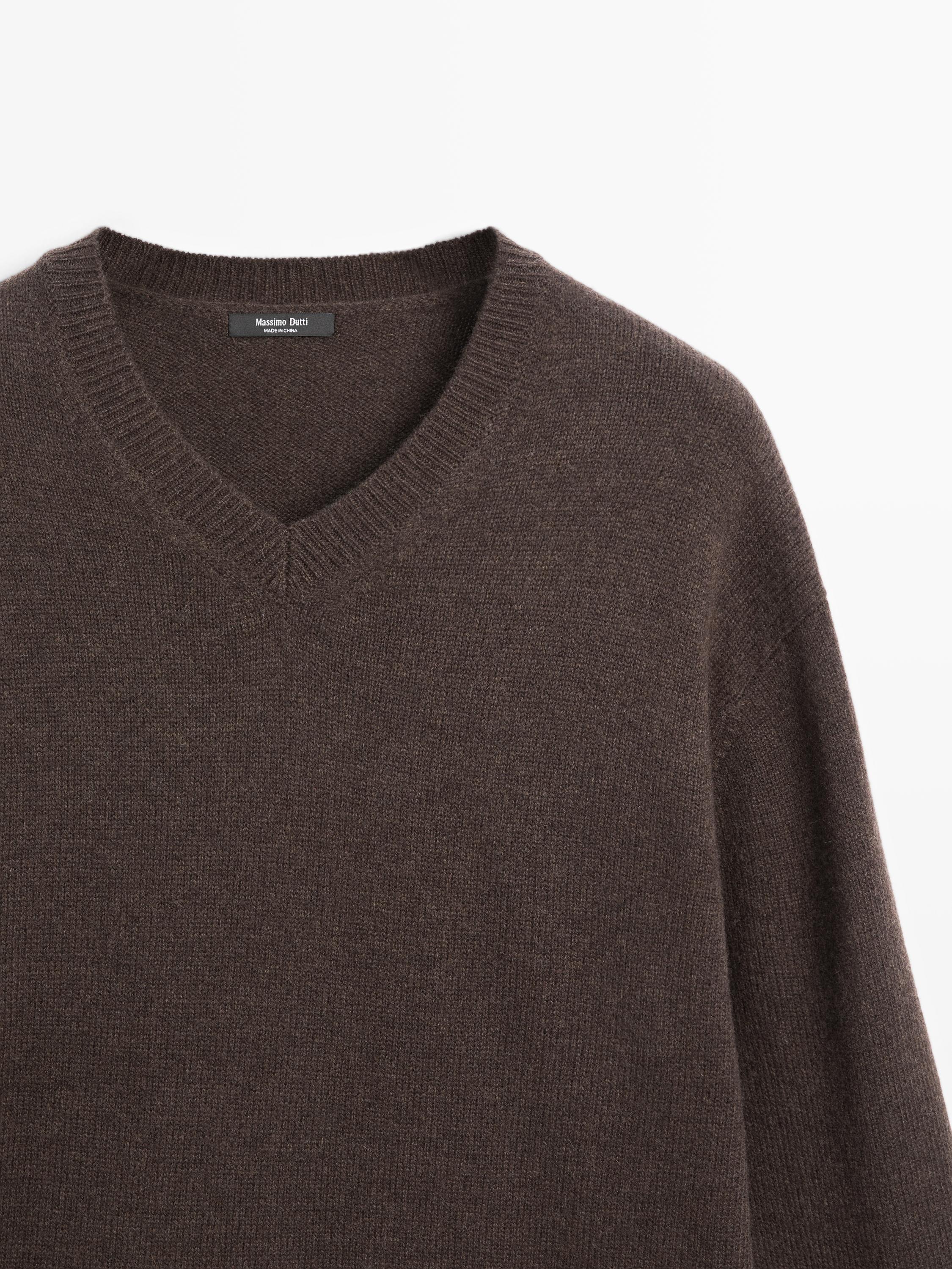 Oversize V-neck knit sweater